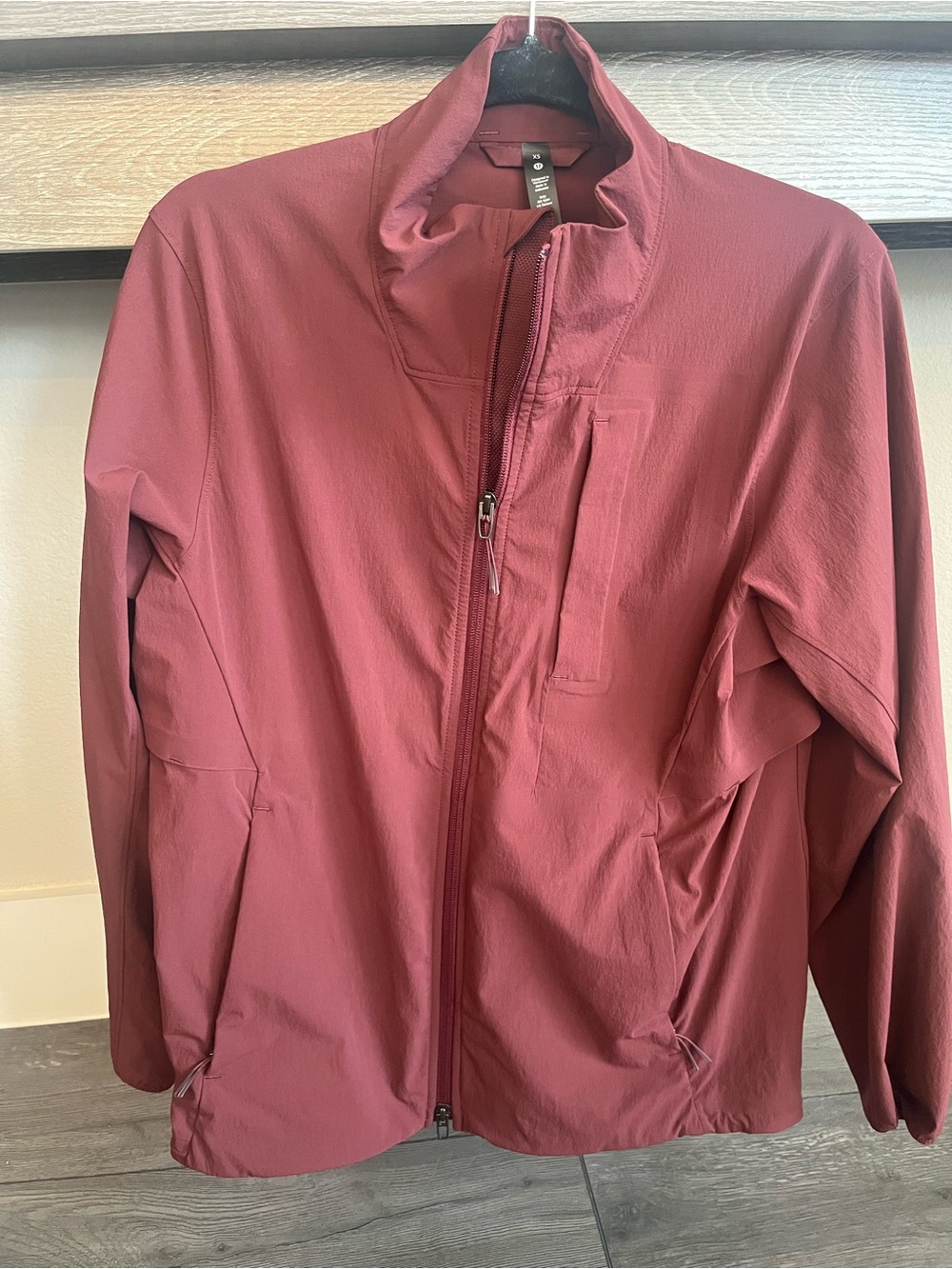 lululemon athletica Men's Lightweight Zip Jacket in Maroon